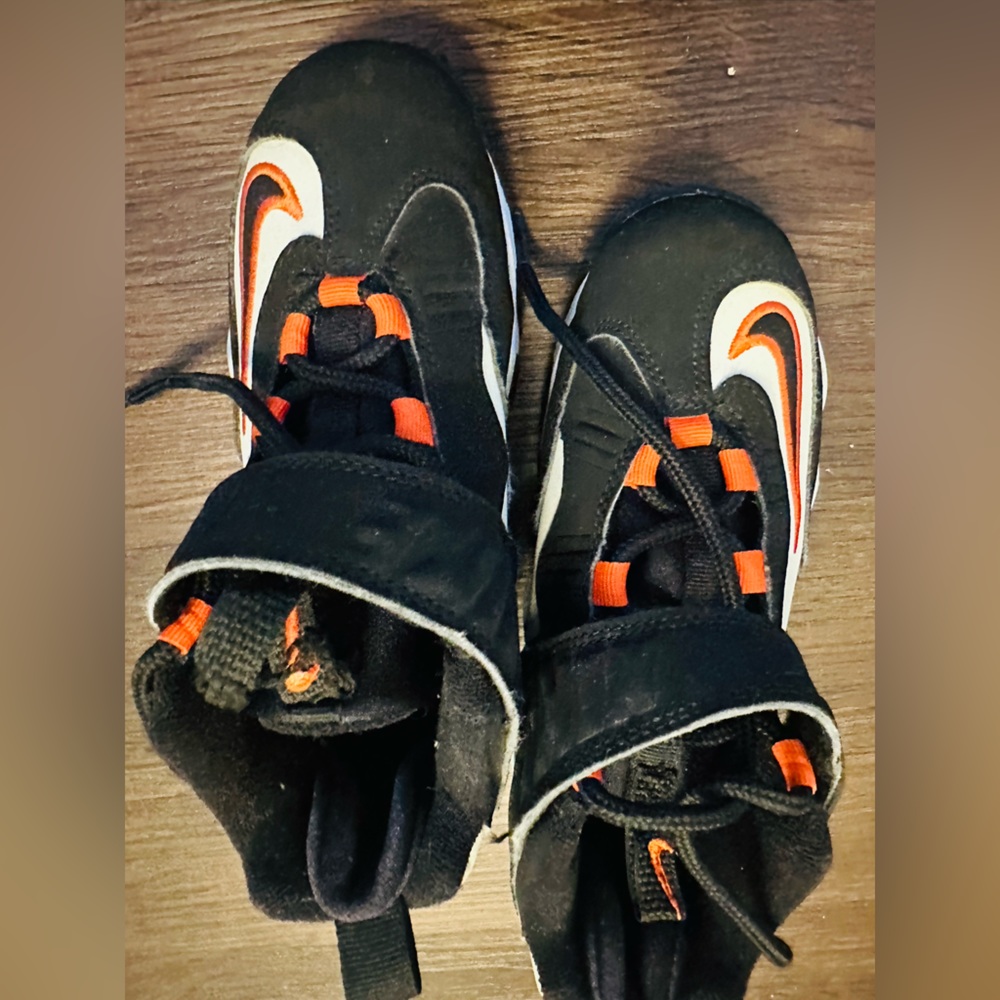 Kids Nike shoes - hardly used shoes - great condition